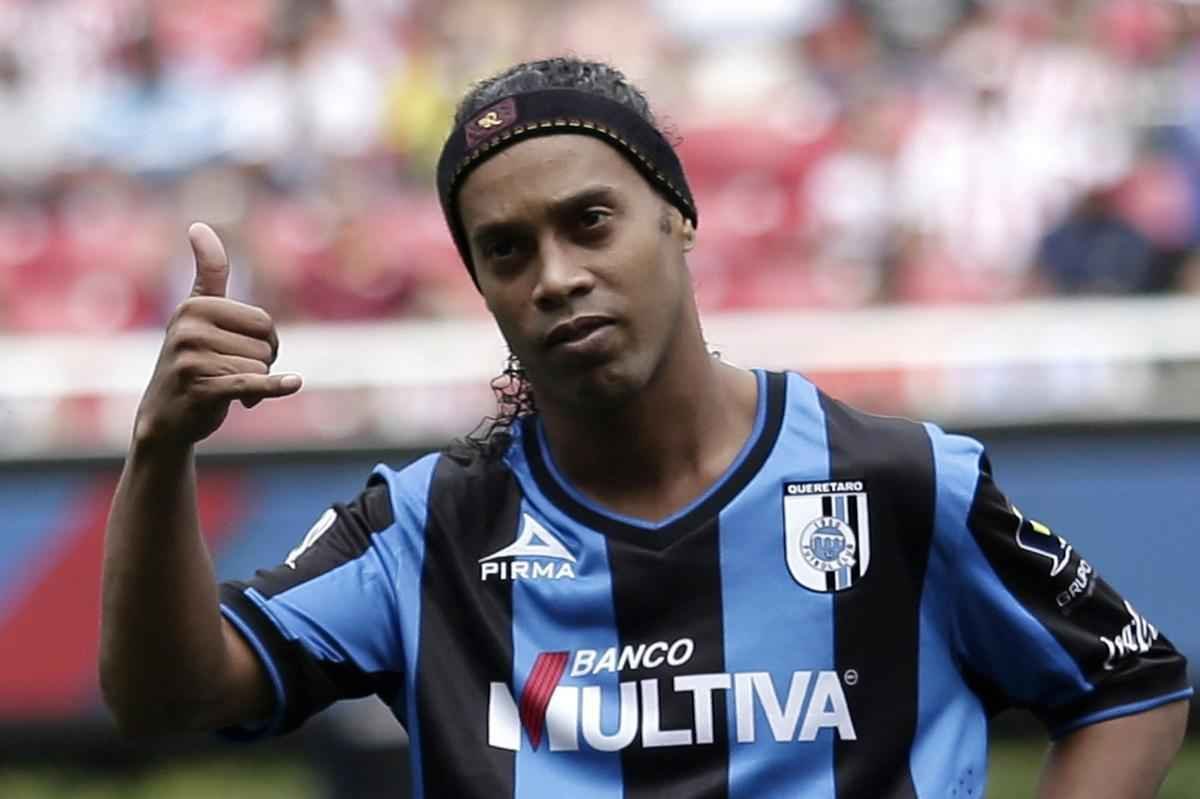 Vida atribulada de Ronaldinho no Mxico inspira polmicas e craque mantm assdio de torcedores