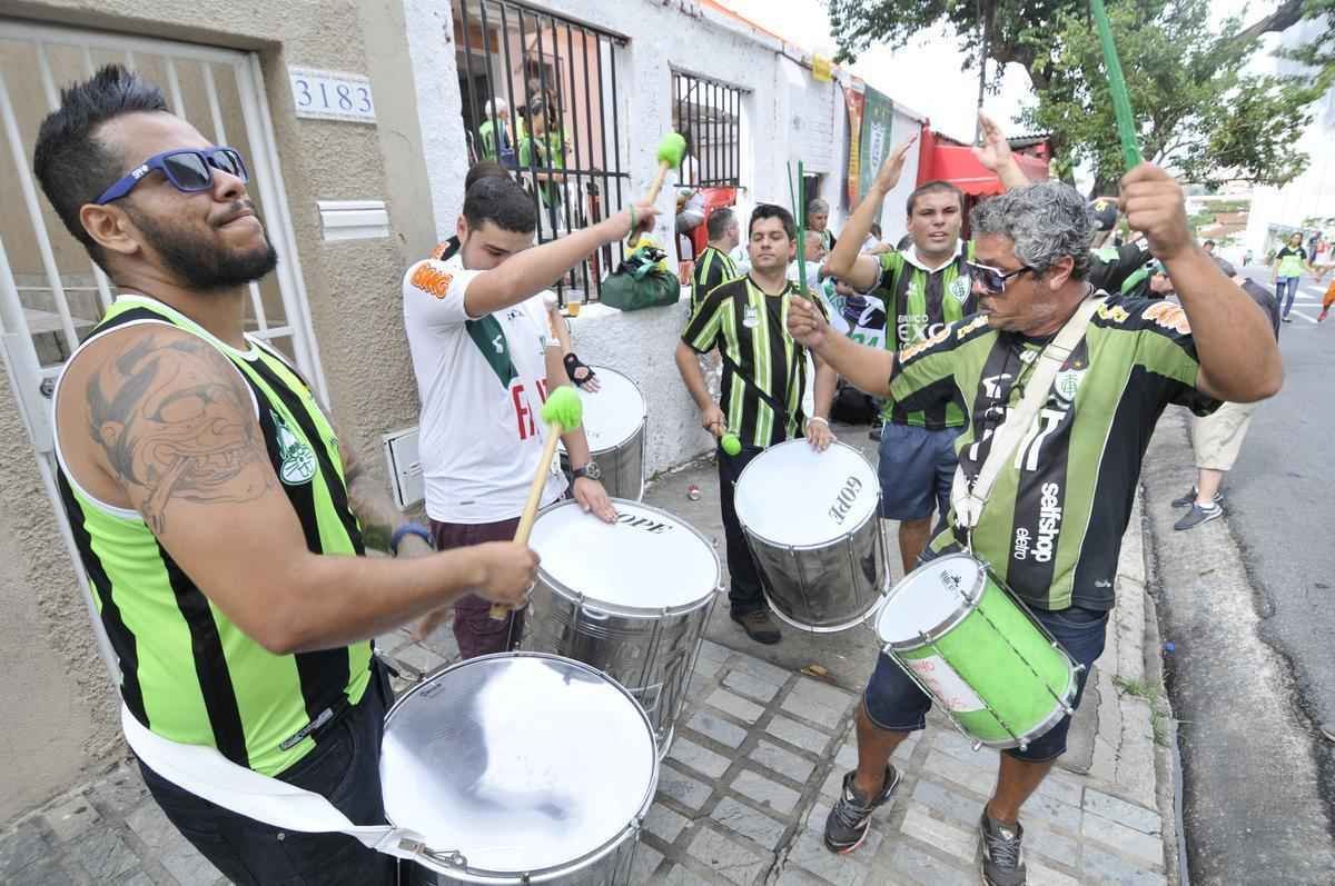 Fotos da torcida do Amrica no Independncia antes e durante o jogo contra o Democrata