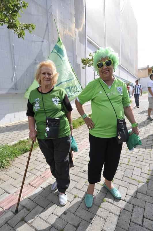 Fotos da torcida do Amrica no Independncia antes e durante o jogo contra o Democrata