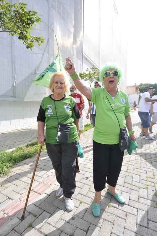 Fotos da torcida do Amrica no Independncia antes e durante o jogo contra o Democrata