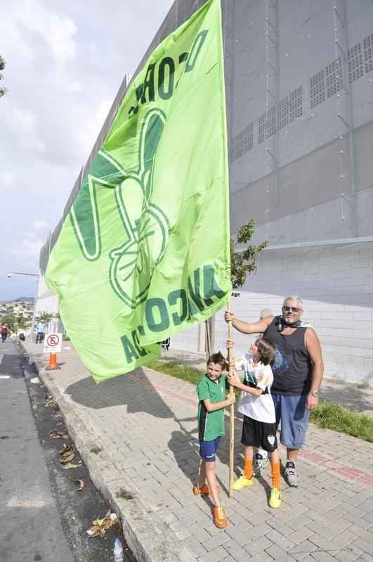 Fotos da torcida do Amrica no Independncia antes e durante o jogo contra o Democrata