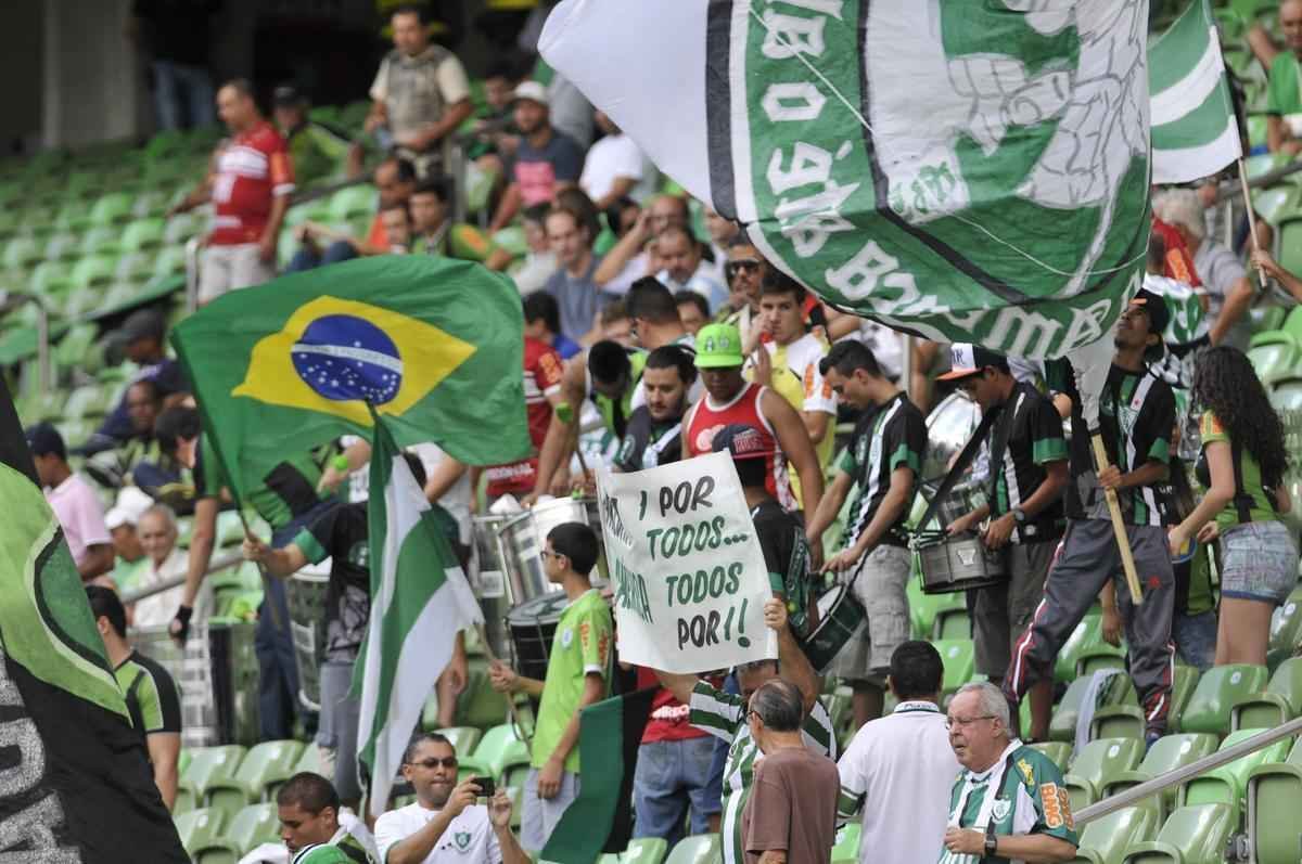 Fotos da torcida do Amrica no Independncia antes e durante o jogo contra o Democrata