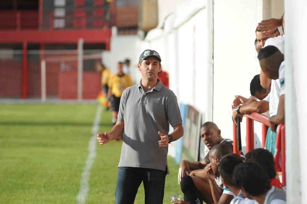 Em Nova Lima, Caldense venceu Villa Nova por 1 a 0 com gol do atacante Cristiano e terminou a primeira fase do Campeonato Mineiro na liderana