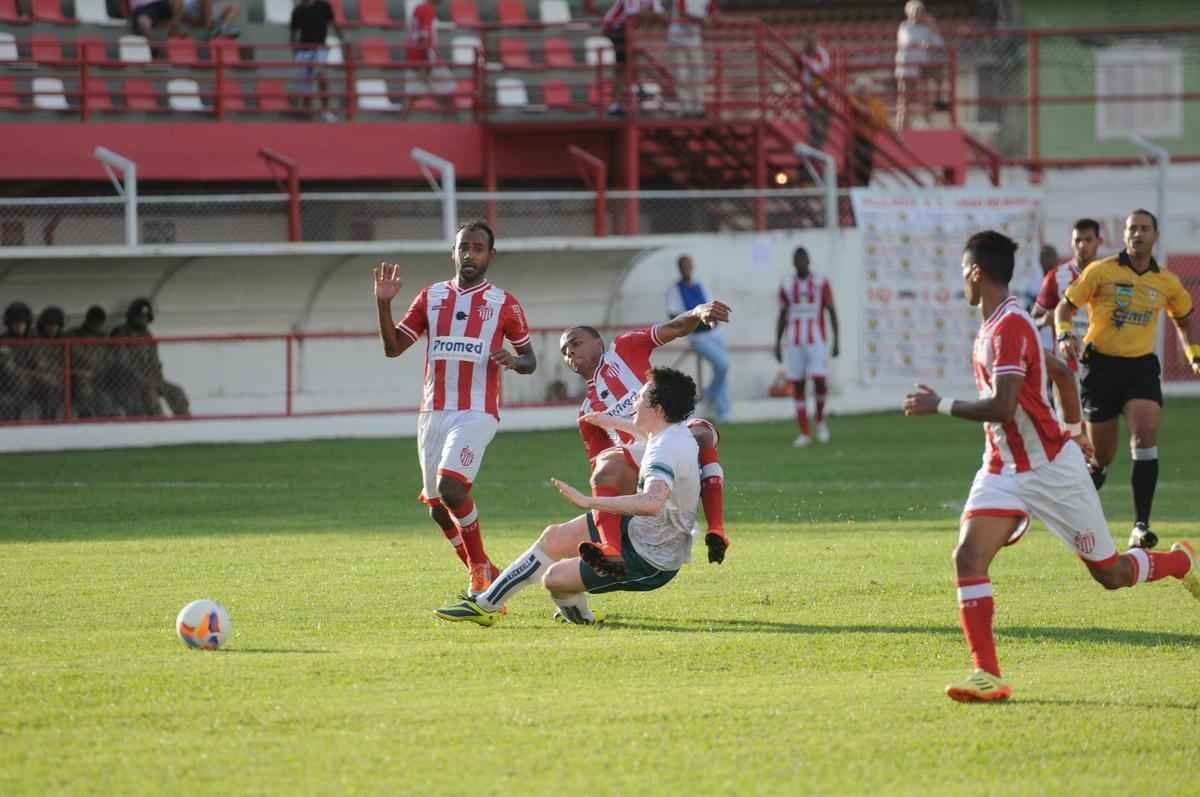 Em Nova Lima, Caldense venceu Villa Nova por 1 a 0 com gol do atacante Cristiano e terminou a primeira fase do Campeonato Mineiro na liderana