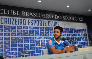Treino do Cruzeiro nesta segunda-feira, na Toca II; na foto, o zagueiro Leo