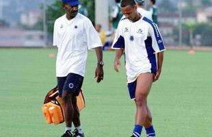 Tita ao lado do ex-jogador Joozinho, em 2002