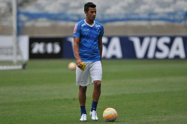 Marcelo Oliveira comandou treino ttico no Mineiro e orientou cobranas de falta e pnalti