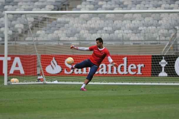 Marcelo Oliveira comandou treino ttico no Mineiro e orientou cobranas de falta e pnalti