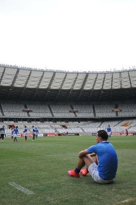 Marcelo Oliveira comandou treino ttico no Mineiro e orientou cobranas de falta e pnalti