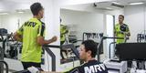 Thiago Ribeiro participou do primeiro treino no Atltico, nesta quarta, e teve que se apresentar para o grupo