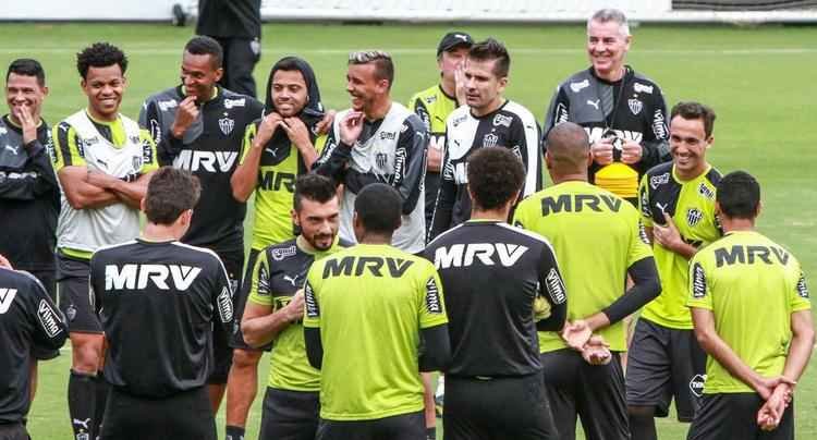 Thiago Ribeiro participou do primeiro treino no Atlético, nesta quarta, e teve que se apresentar para o grupo