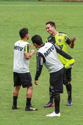 Thiago Ribeiro participou do primeiro treino no Atlético, nesta quarta, e teve que se apresentar para o grupo