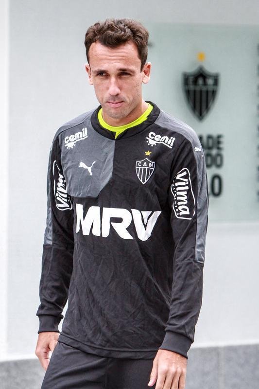 Thiago Ribeiro participou do primeiro treino no Atltico, nesta quarta, e teve que se apresentar para o grupo