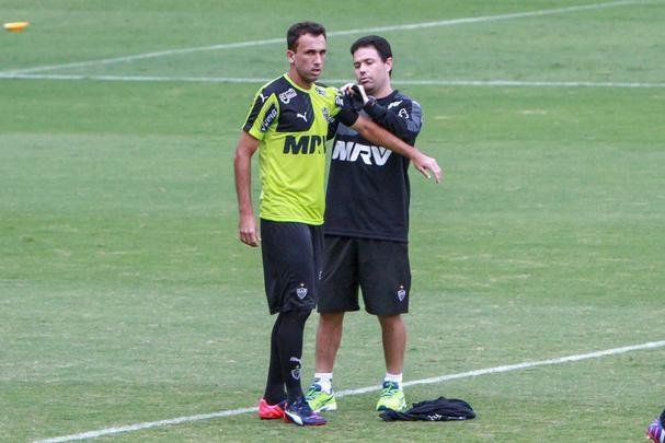 Thiago Ribeiro participou do primeiro treino no Atlético, nesta quarta, e teve que se apresentar para o grupo