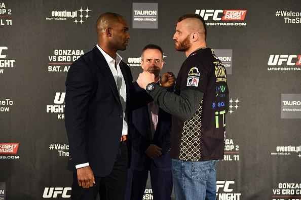 Imagens do Media Day do UFC na Polnia - Encarada entre Jimi Manuwa e Jan Blachowicz