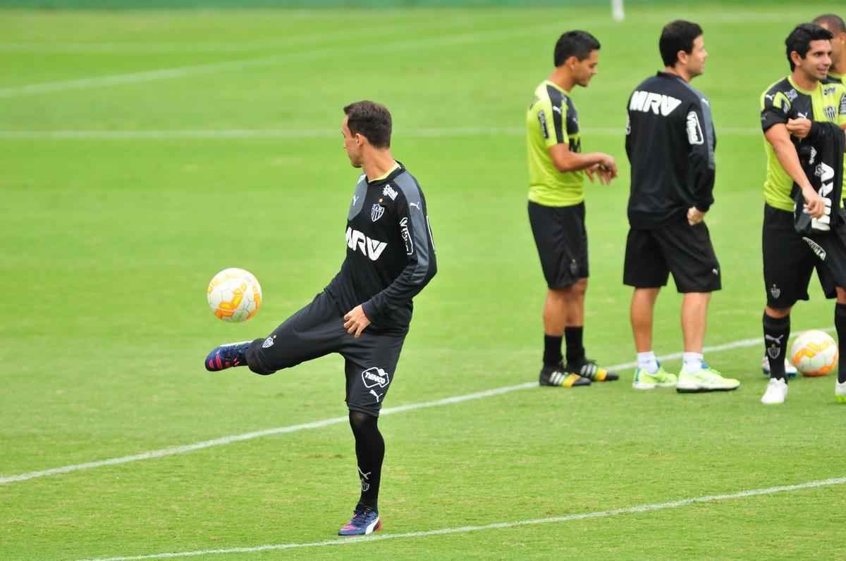 Thiago Ribeiro treinou pela primeira vez com os novos companheiros nesta quarta-feira