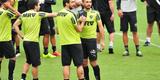 Pratto e Dtolo durante treino na Cidade do Galo