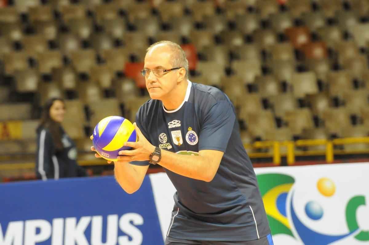 Treinos de Cruzeiro e Sesi, no Mineirinho, nesta quinta, antes da deciso da Superliga Masculina de Vlei, marcada para domingo, s 10h