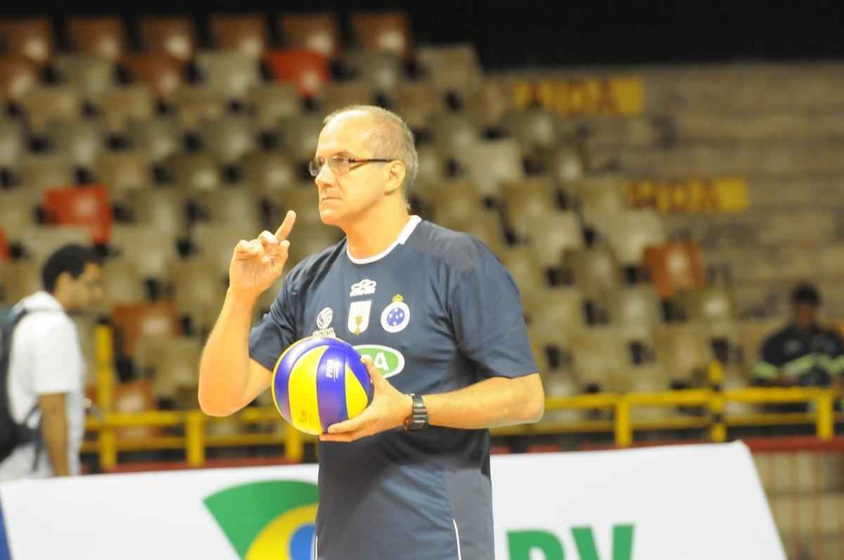 Treinos de Cruzeiro e Sesi, no Mineirinho, nesta quinta, antes da deciso da Superliga Masculina de Vlei, marcada para domingo, s 10h