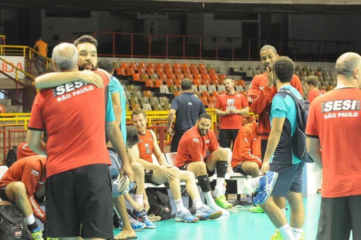 Confraternizao dos times no Mineirinho