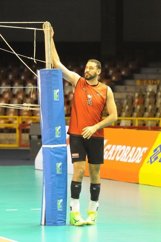 Treinos de Cruzeiro e Sesi, no Mineirinho, nesta quinta, antes da deciso da Superliga Masculina de Vlei, marcada para domingo, s 10h