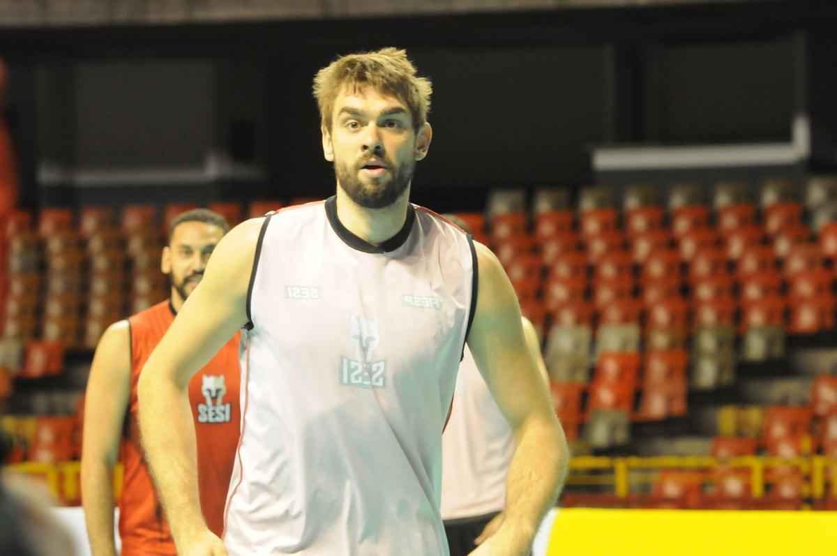 Treinos de Cruzeiro e Sesi, no Mineirinho, nesta quinta, antes da deciso da Superliga Masculina de Vlei, marcada para domingo, s 10h