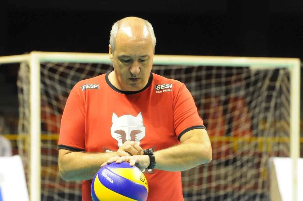 Treinos de Cruzeiro e Sesi, no Mineirinho, nesta quinta, antes da deciso da Superliga Masculina de Vlei, marcada para domingo, s 10h