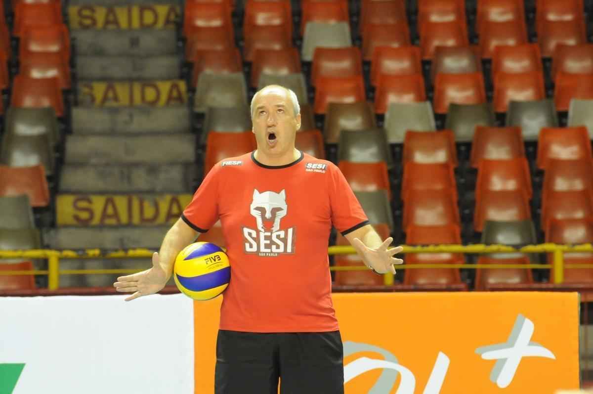 Treinos de Cruzeiro e Sesi, no Mineirinho, nesta quinta, antes da deciso da Superliga Masculina de Vlei, marcada para domingo, s 10h