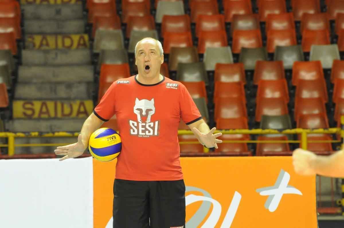 Treinos de Cruzeiro e Sesi, no Mineirinho, nesta quinta, antes da deciso da Superliga Masculina de Vlei, marcada para domingo, s 10h