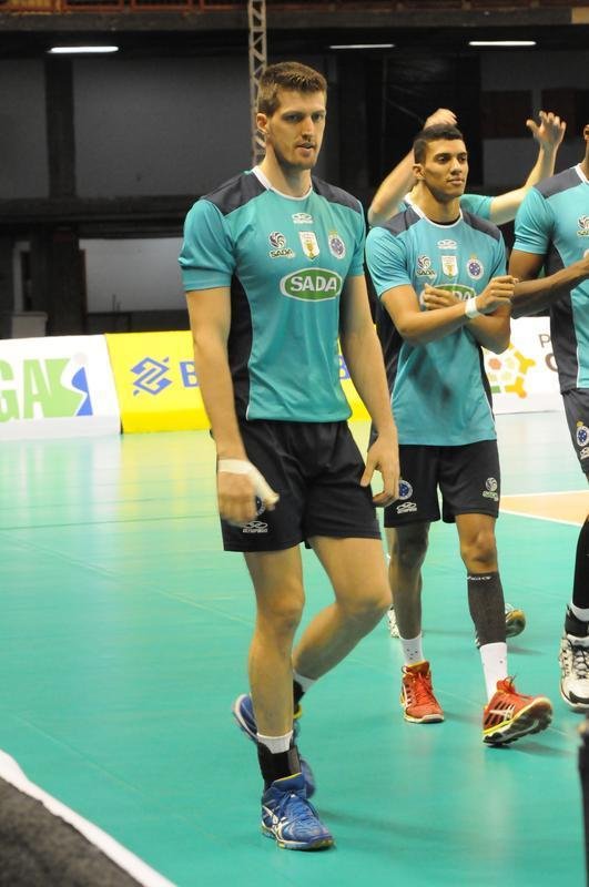 Treinos de Cruzeiro e Sesi, no Mineirinho, nesta quinta, antes da deciso da Superliga Masculina de Vlei, marcada para domingo, s 10h