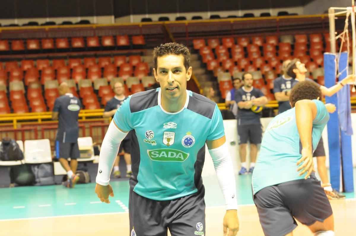 Treinos de Cruzeiro e Sesi, no Mineirinho, nesta quinta, antes da deciso da Superliga Masculina de Vlei, marcada para domingo, s 10h