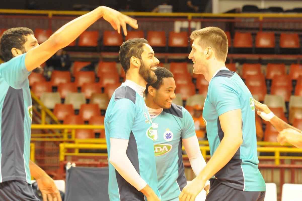 Treinos de Cruzeiro e Sesi, no Mineirinho, nesta quinta, antes da deciso da Superliga Masculina de Vlei, marcada para domingo, s 10h