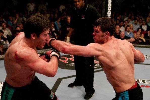 Imagens da final do The Ultimate Fighter 1, entre Forrest Griffin e Stephan Bonnar, vencida por Griffin