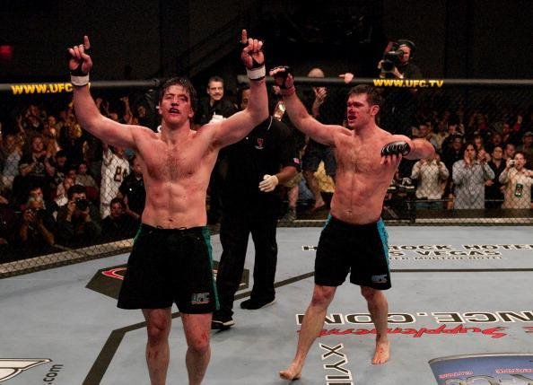 Imagens da final do The Ultimate Fighter 1, entre Forrest Griffin e Stephan Bonnar, vencida por Griffin