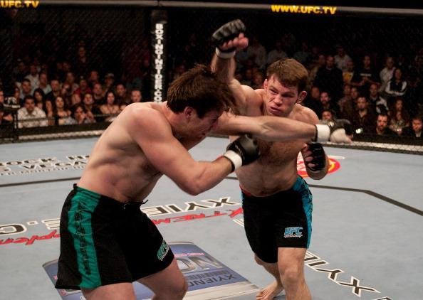 Imagens da final do The Ultimate Fighter 1, entre Forrest Griffin e Stephan Bonnar, vencida por Griffin