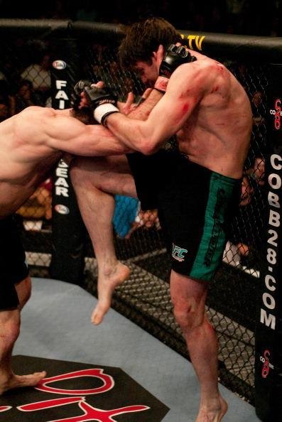 Imagens da final do The Ultimate Fighter 1, entre Forrest Griffin e Stephan Bonnar, vencida por Griffin