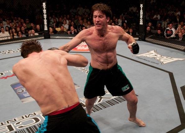 Imagens da final do The Ultimate Fighter 1, entre Forrest Griffin e Stephan Bonnar, vencida por Griffin