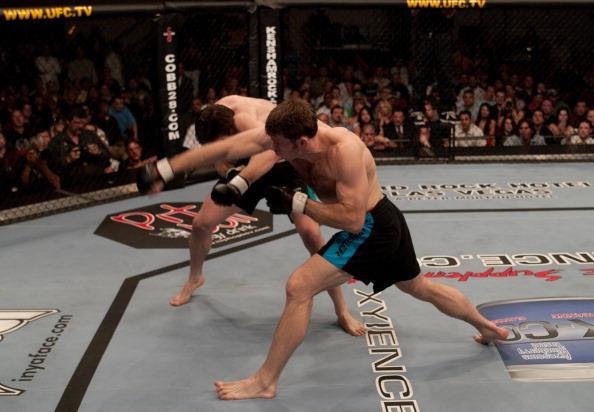 Imagens da final do The Ultimate Fighter 1, entre Forrest Griffin e Stephan Bonnar, vencida por Griffin