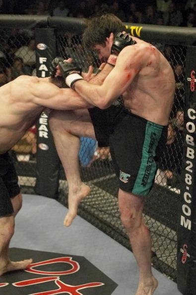 Imagens da final do The Ultimate Fighter 1, entre Forrest Griffin e Stephan Bonnar, vencida por Griffin
