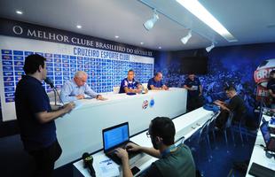 Lateral-esquerdo Fabrcio foi apresentado pelo gerente Valdir Barbosa. Ele assinou at julho de 2016