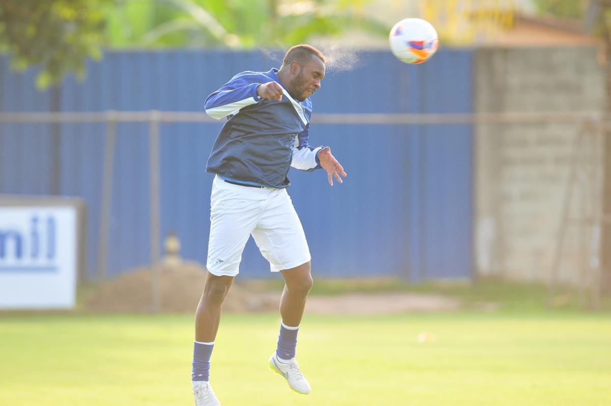 Marcelo Oliveira comandou um treino tcnico na Toca da Raposa II, sem os jogadores titulares que enfrentaram o Mineros-VEN, na quarta-feira, pela Copa Libertadores. O lateral Fabrcio foi a novidade na atividade.