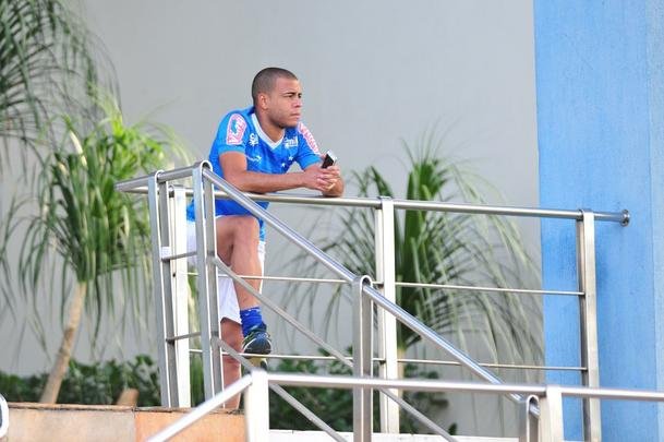 Marcelo Oliveira comandou um treino tcnico na Toca da Raposa II, sem os jogadores titulares que enfrentaram o Mineros-VEN, na quarta-feira, pela Copa Libertadores. O lateral Fabrcio foi a novidade na atividade.