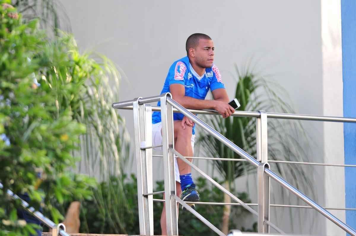 Marcelo Oliveira comandou um treino tcnico na Toca da Raposa II, sem os jogadores titulares que enfrentaram o Mineros-VEN, na quarta-feira, pela Copa Libertadores. O lateral Fabrcio foi a novidade na atividade.