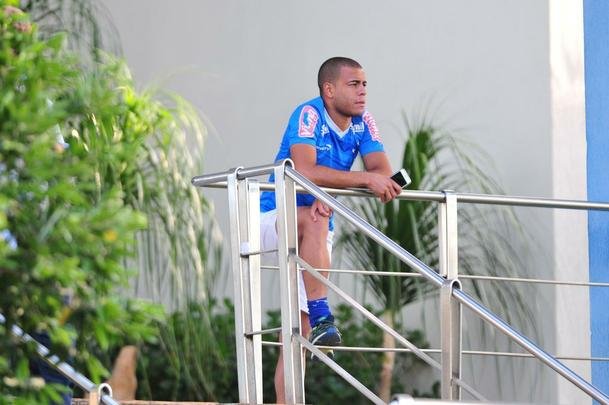 Marcelo Oliveira comandou um treino tcnico na Toca da Raposa II, sem os jogadores titulares que enfrentaram o Mineros-VEN, na quarta-feira, pela Copa Libertadores. O lateral Fabrcio foi a novidade na atividade.
