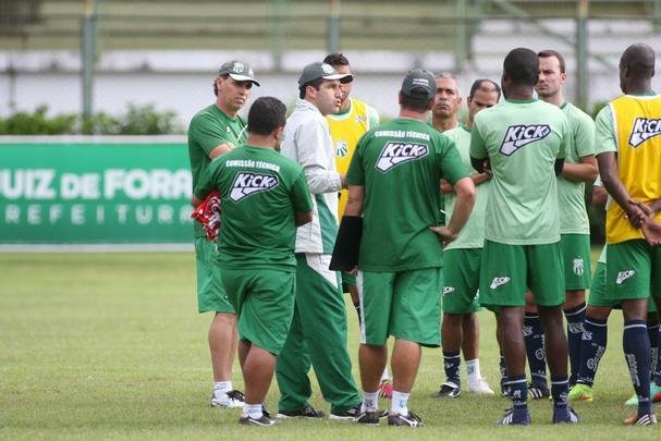 Tcnico Leo Cond comandou atividade nesta quinta-feira em Juiz de Fora e praticamente definiu o time
