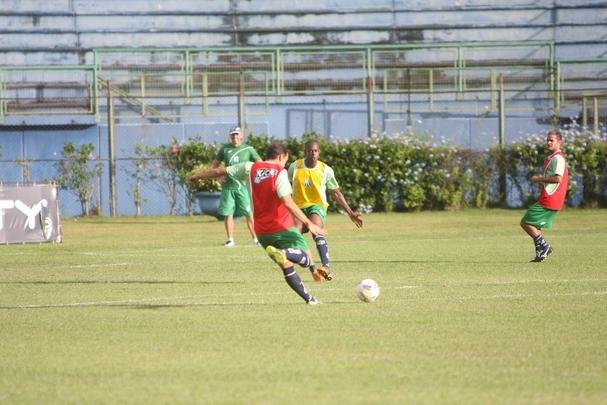 Tcnico Leo Cond comandou atividade nesta quinta-feira em Juiz de Fora e praticamente definiu o time