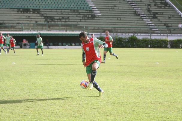 Tcnico Leo Cond comandou atividade nesta quinta-feira em Juiz de Fora e praticamente definiu o time