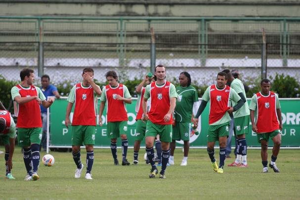 Tcnico Leo Cond comandou atividade nesta quinta-feira em Juiz de Fora e praticamente definiu o time