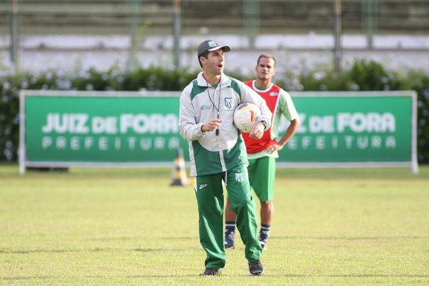 Tcnico Leo Cond comandou atividade nesta quinta-feira em Juiz de Fora e praticamente definiu o time