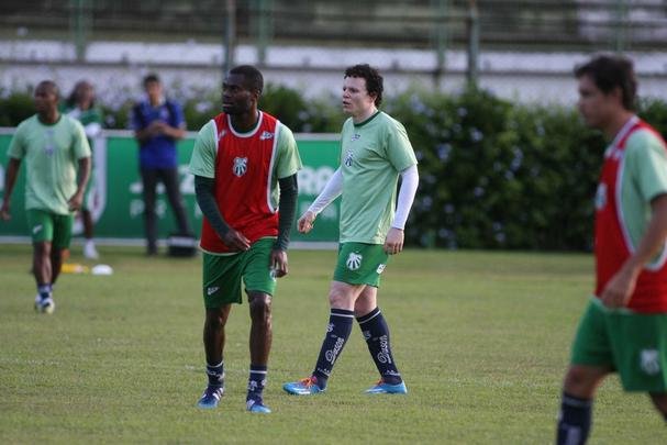 Tcnico Leo Cond comandou atividade nesta quinta-feira em Juiz de Fora e praticamente definiu o time
